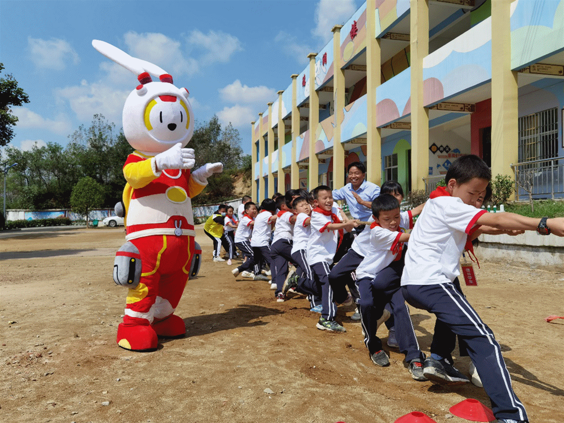 凯德"运动大礼包"走进凯德希望小学