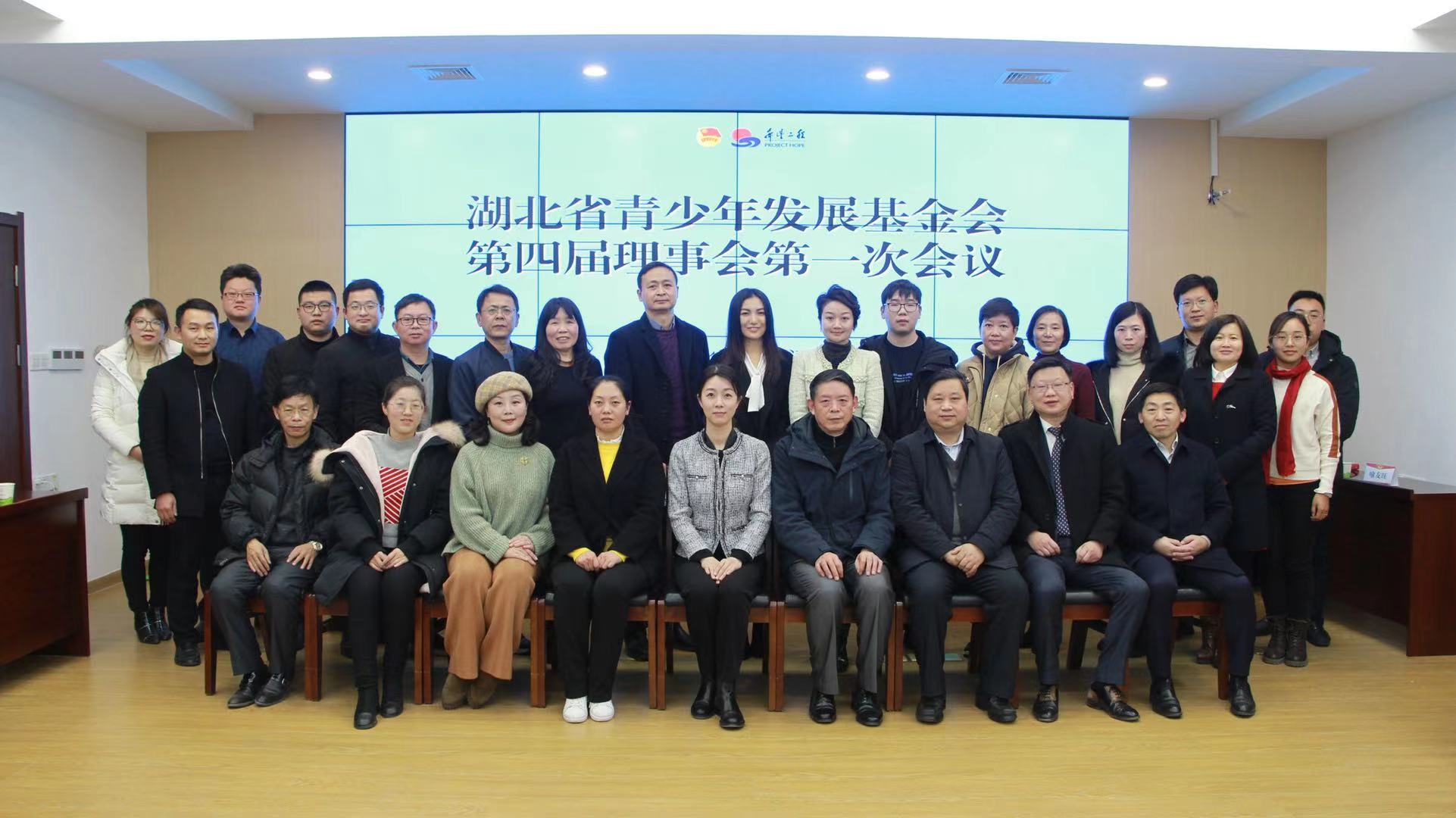 团省委副书记陈立,省民政厅慈善事业促进和社会工作处二级调研员杨勇